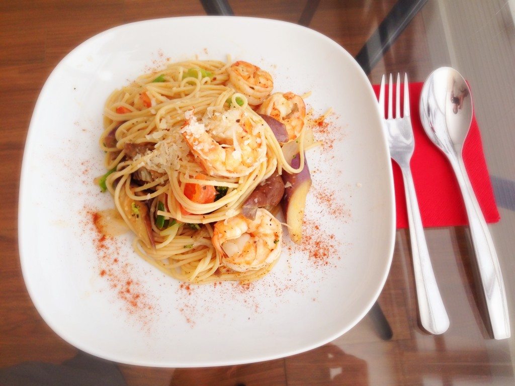 Spaghetti with White Prawns and Vegetables 